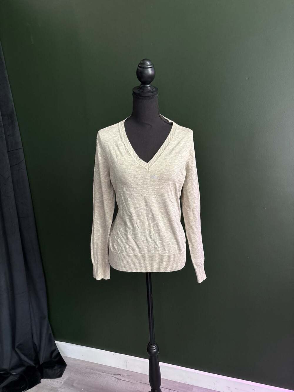 Liz Claiborne Beige Metallic Shimmer V-Neck Long Sleeve Sweater Size L